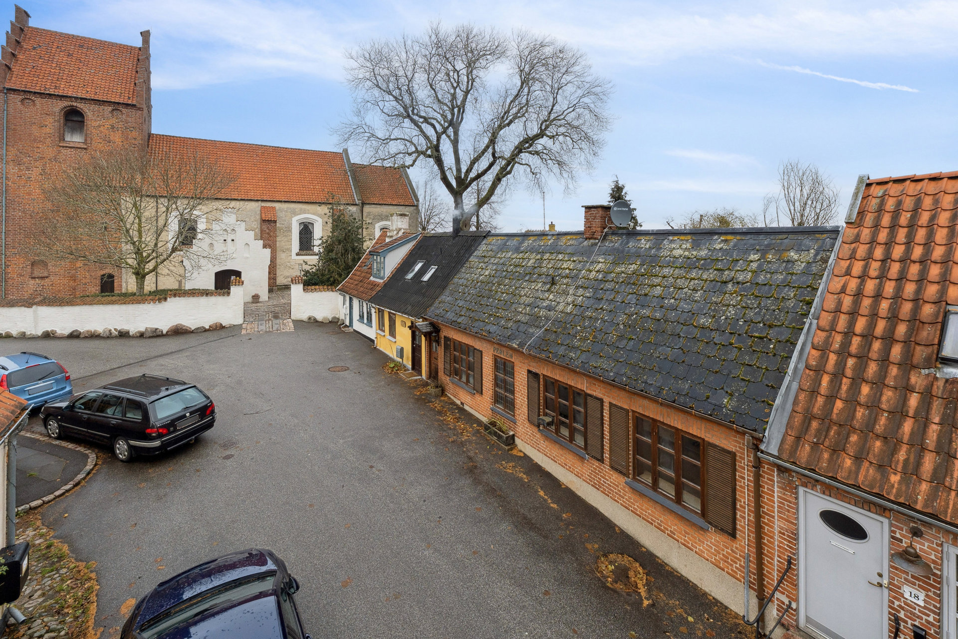 Charmerende byhus i historiske Sankt Jørgensbjerg med stort potentiale