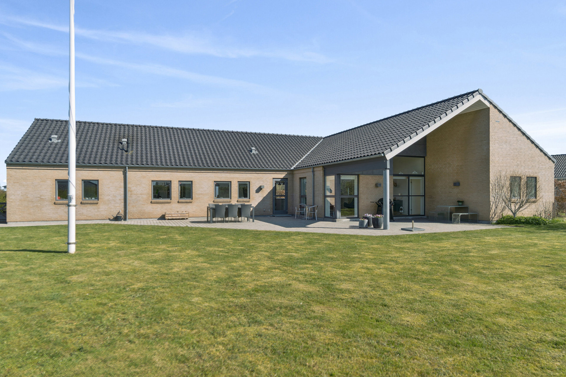 Rummelig villa i Ågerup med skøn udsigt til marker og dejlige terrassemiljøer