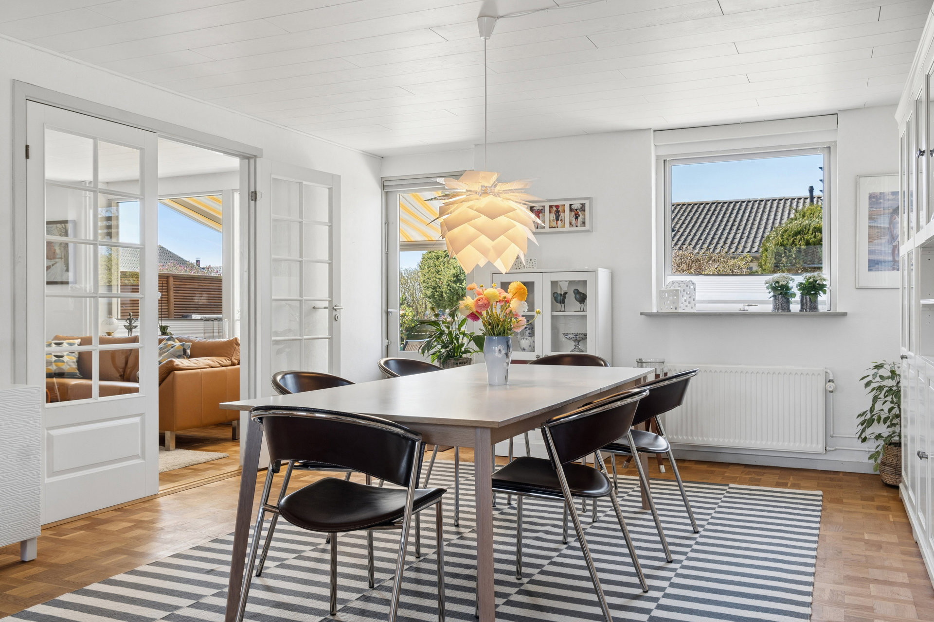 Rummelig villa i Gundsømagle med vestvendt terrasse og skøn have