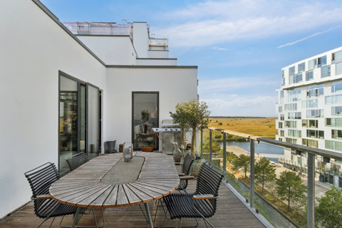 Penthouselejlighed med to tagterrasser og udsigt til Kalvebod Fælled i Ørestad