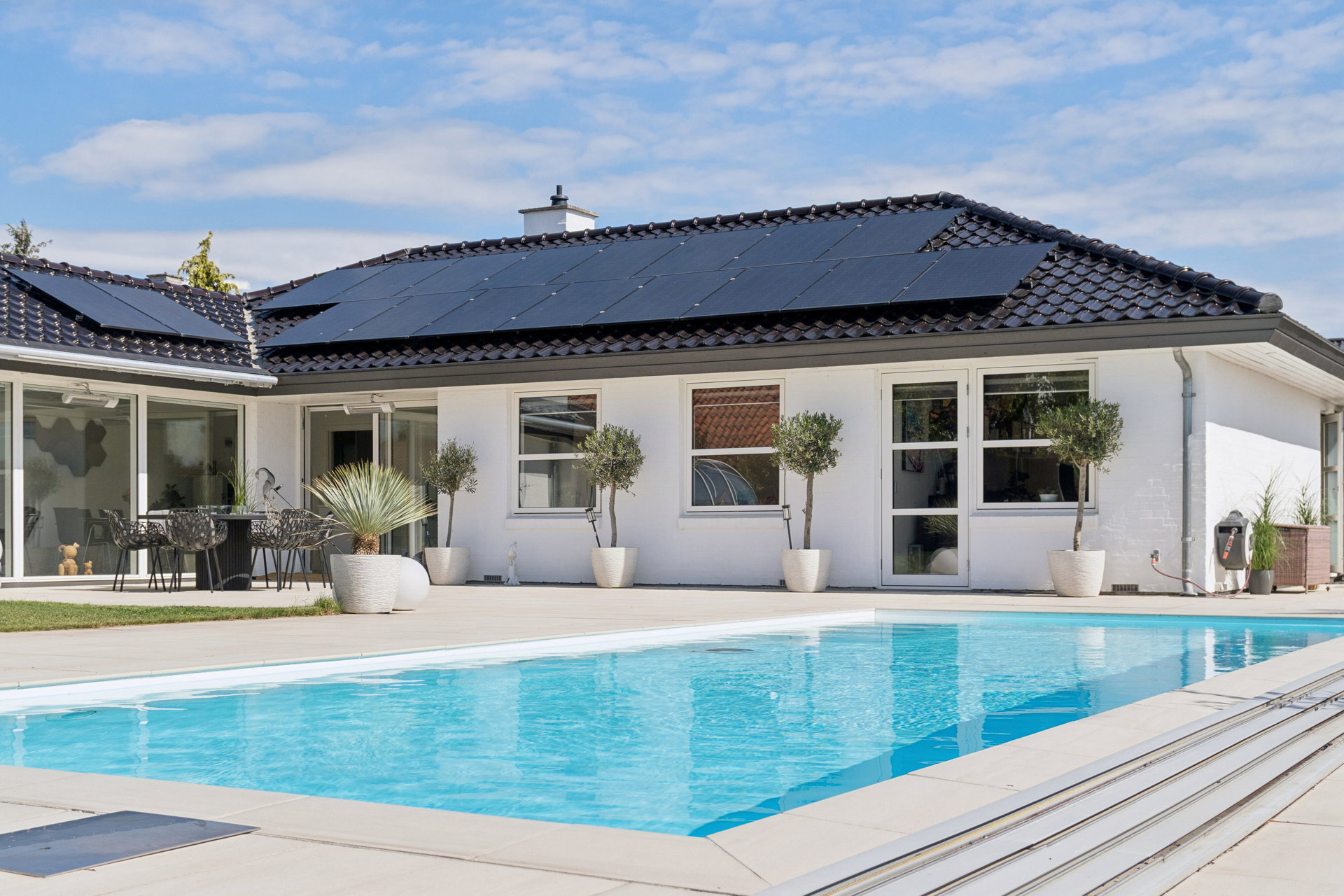 Eksklusiv villa i Himmelev med pool og sydvendt terrasse