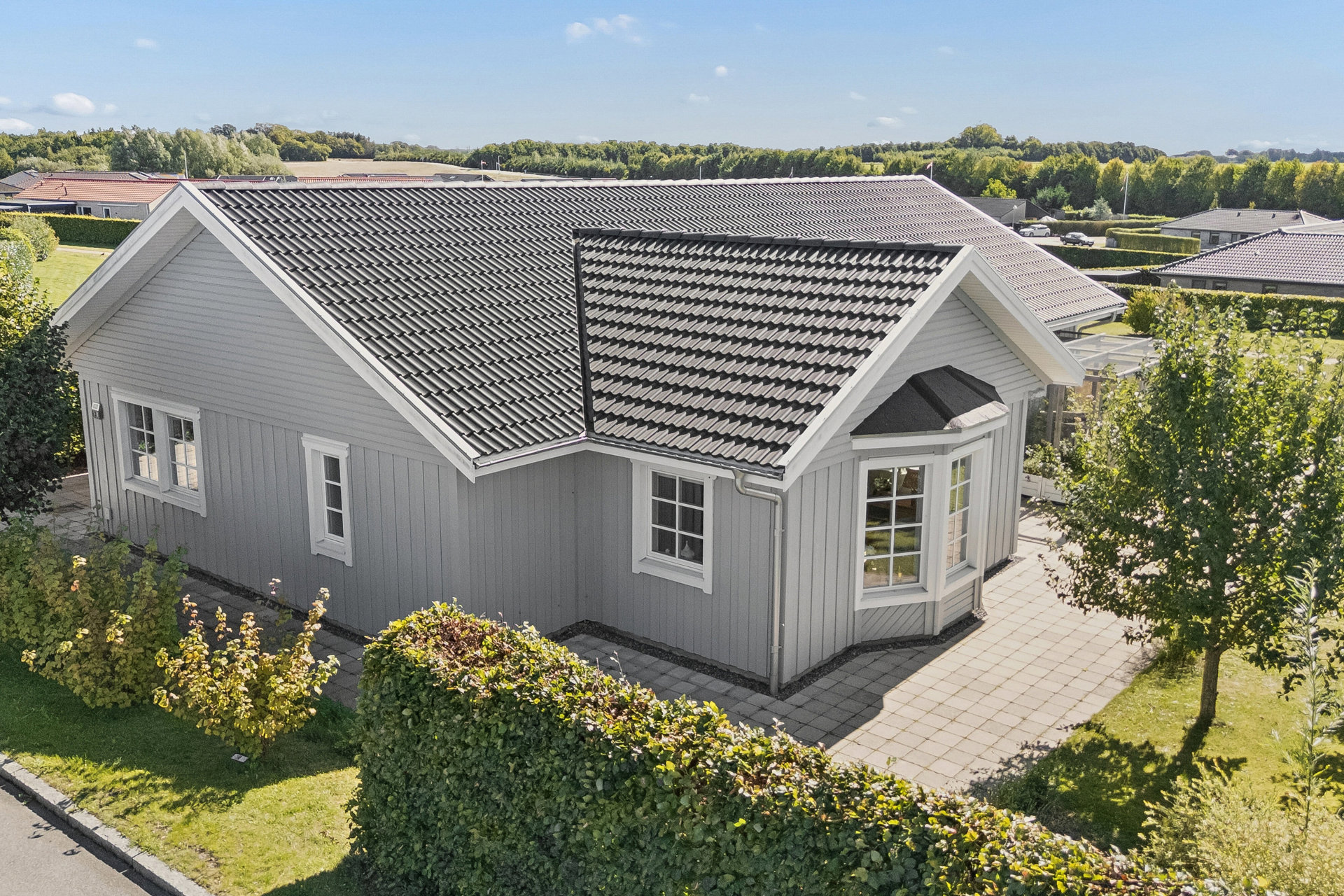 Hyggelig og stemningsfuld villa fra 2013 på lukket og stille vej i Gundsømagle